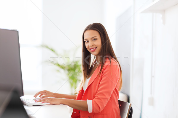 Heureux africaine ordinateur femme bureau affaires démarrage [[stock_photo]] © dolgachov