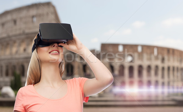 Femeie virtual realitate setul cu cască ochelari 3d tehnologie Imagine de stoc © dolgachov