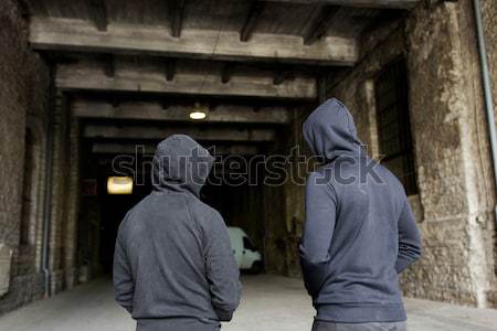 Szenvedélybeteg férfiak bűnözők utca bűnöző tevékenység Stock fotó © dolgachov