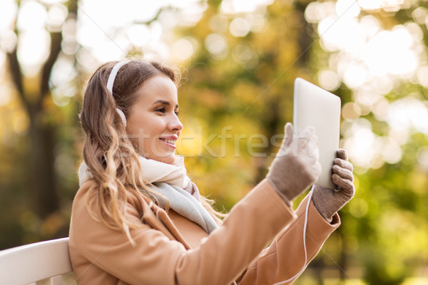 [[stock_photo]]: Femme · casque · automne · parc · saison