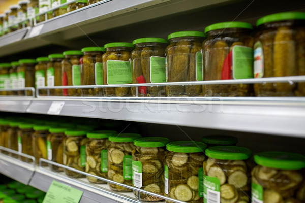 Ogórki konserwowe spożywczy supermarket półki sprzedaży zakupy Zdjęcia stock © dolgachov