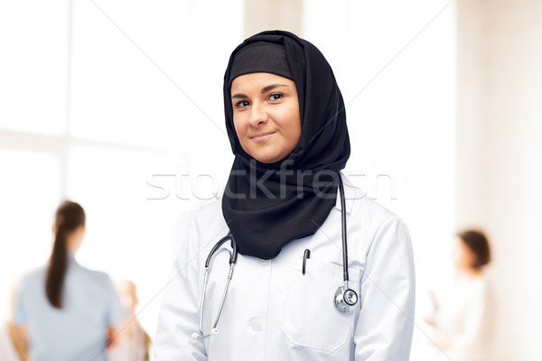Musulmans Homme médecin hijab stéthoscope médecine Photo stock © dolgachov