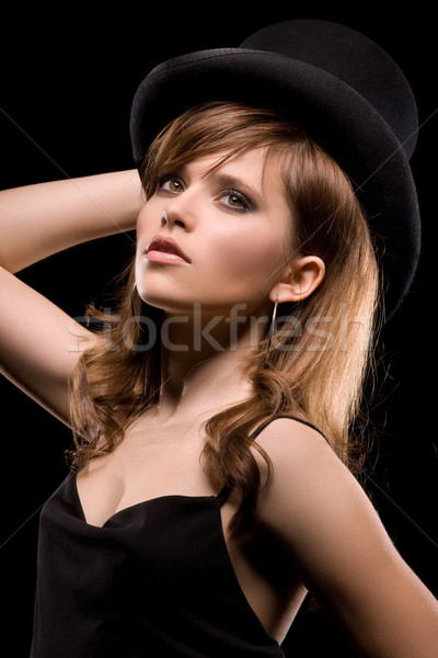 ストックフォト: 女性 · 黒のドレス · 先頭 · 帽子 · 暗い · 画像