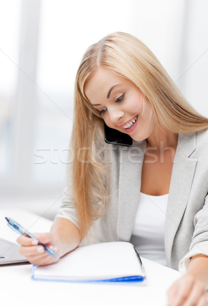 Stockfoto: Zakenvrouw · telefoon · praten · vrouw · pen