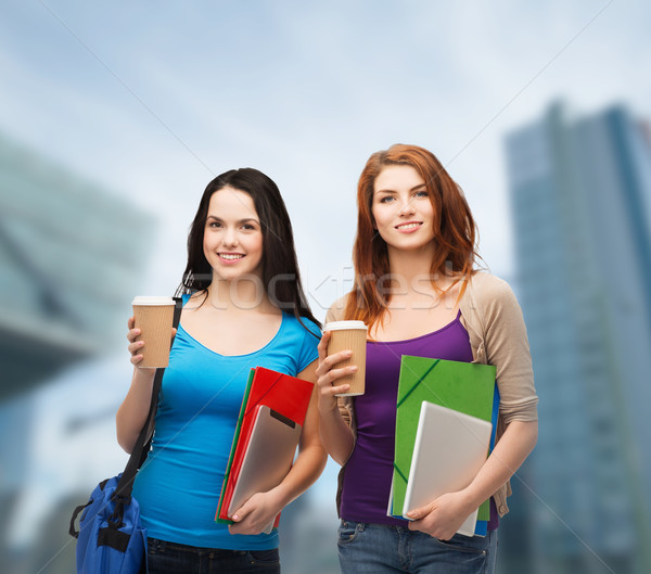 Foto d'archivio: Due · studenti · bag · cartelle · tablet · caffè