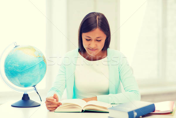 Nauczyciel świecie książki szkoły edukacji podróży Zdjęcia stock © dolgachov