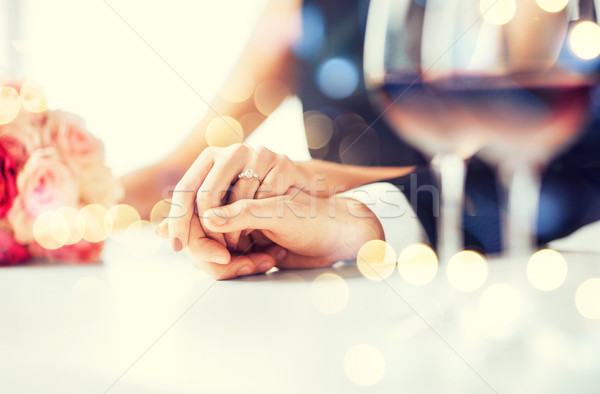 Foto stock: Comprometido · casal · copos · de · vinho · amor · família · aniversário