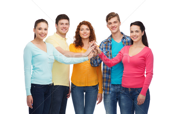 Foto stock: Sonriendo · adolescentes · máximo · de · cinco · amistad · jóvenes