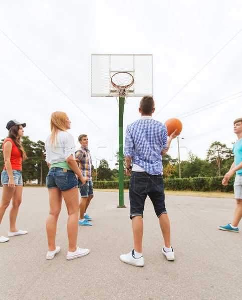 группа счастливым подростков играет баскетбол Летние каникулы Сток-фото © dolgachov
