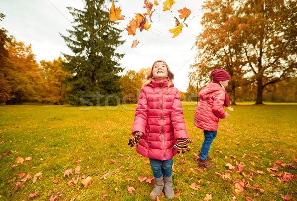 https://img3.stockfresh.com/files/d/dolgachov/m/35/6571615_stock-photo-happy-children-playing-with-autumn-leaves-in-park.jpg