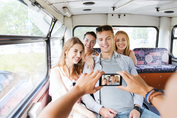 Stockfoto: Glimlachend · vrienden · smartphone · foto · vriendschap