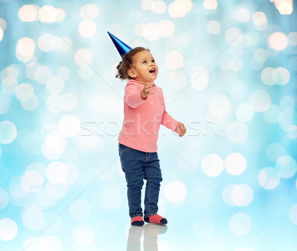 Stock fotó: Boldog · kicsi · kislány · születésnapi · buli · kalap · gyermekkor