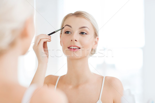 Stockfoto: Vrouw · borstel · wenkbrauw · make · badkamer · schoonheid