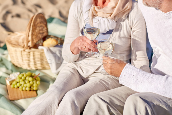 Heureux couple de personnes âgées pique-nique été plage famille [[stock_photo]] © dolgachov