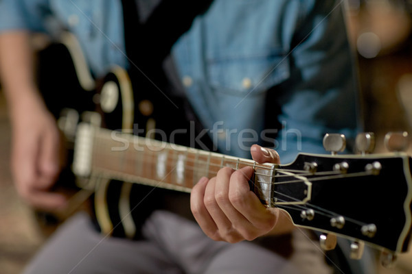 Közelkép férfi játszik gitár stúdió próba Stock fotó © dolgachov