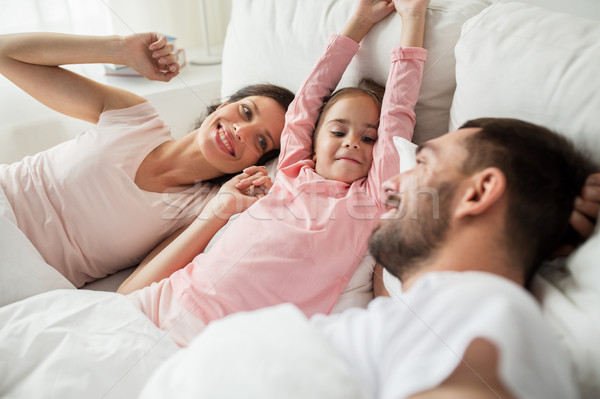 Foto stock: Família · feliz · para · cima · cama · casa · pessoas · família