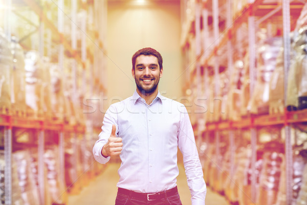 Boldog férfi raktár mutat remek kézmozdulat Stock fotó © dolgachov