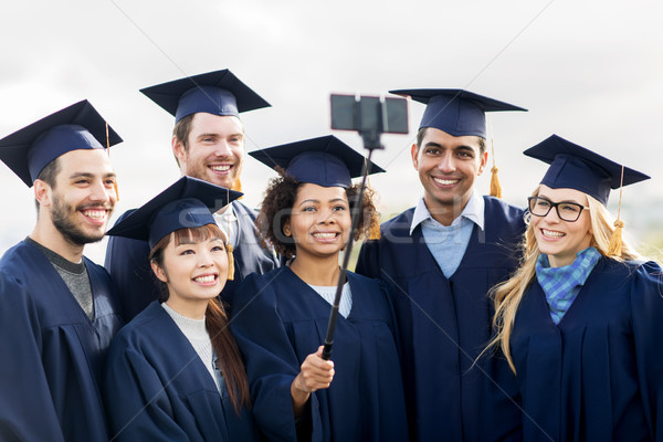 Diákok agglegények elvesz okostelefon oktatás érettségi Stock fotó © dolgachov