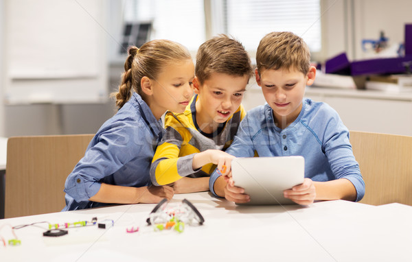 çocuklar programlama robotik okul eğitim Stok fotoğraf © dolgachov