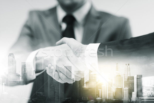 Foto stock: Dois · empresários · aperto · de · mãos · escritório · negócio · cooperação