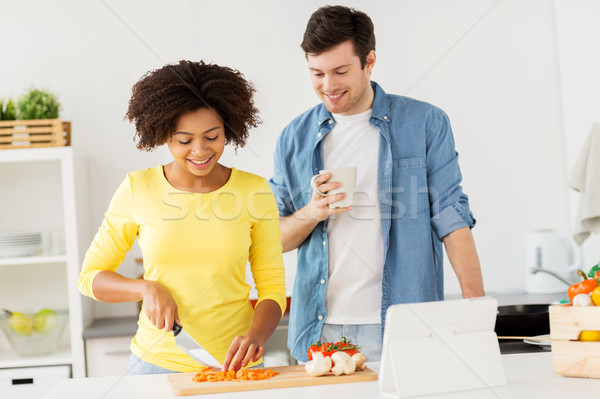 Feliz casal cozinhar comida casa cozinha Foto stock © dolgachov