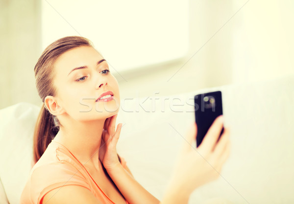 Femeie autoportret smartphone tehnologie fată Imagine de stoc © dolgachov
