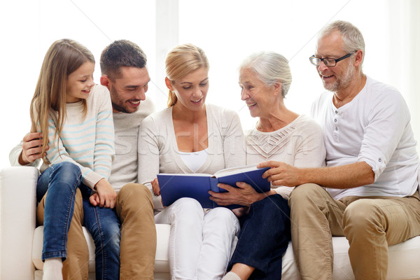 Foto d'archivio: Famiglia · felice · libro · photo · album · home · famiglia · felicità