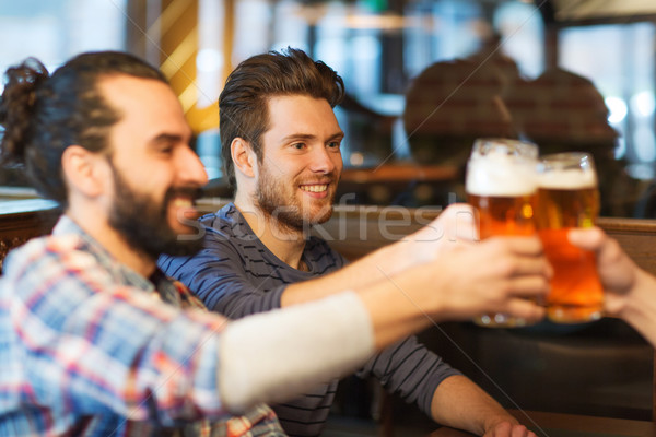 Stock foto: Glücklich · männlich · Freunde · trinken · Bier · bar