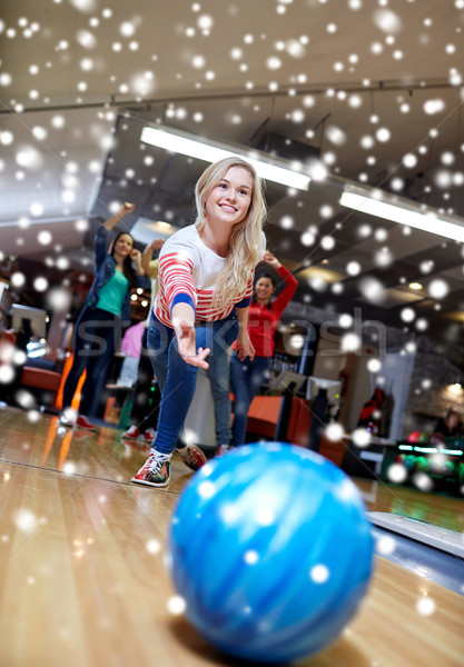 Heureux jeune femme balle bowling club Photo stock © dolgachov