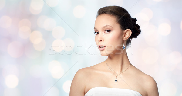 Piękna asian kobieta kolczyk piękna biżuteria Zdjęcia stock © dolgachov