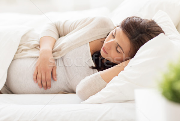 Feliz mulher grávida adormecido cama casa gravidez Foto stock © dolgachov