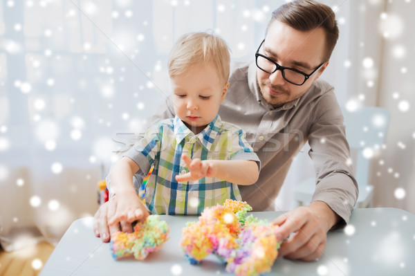 Foto stock: Filho · pai · jogar · bola · argila · casa · família