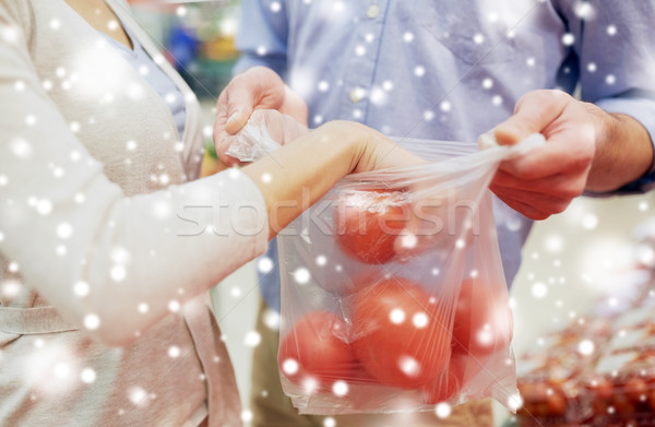 [[stock_photo]]: Couple · tomates · épicerie · Shopping · alimentaire