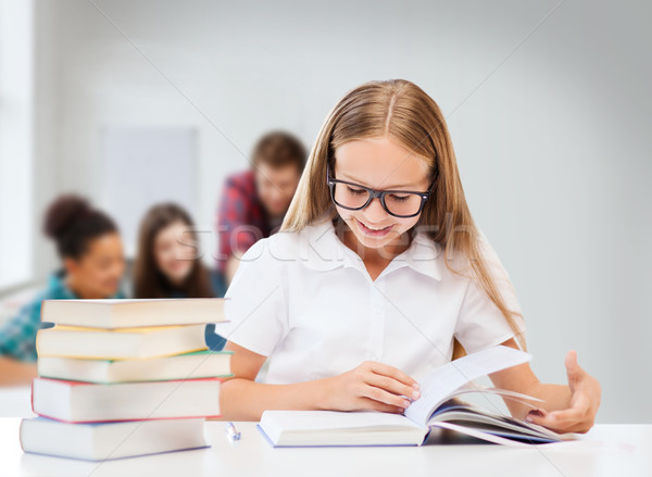 Studenten Mädchen Studium Schule Bildung Lesung Stock foto © dolgachov