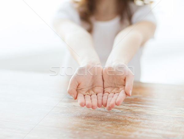 Közelkép kislány mutat üres kezek kézmozdulat Stock fotó © dolgachov
