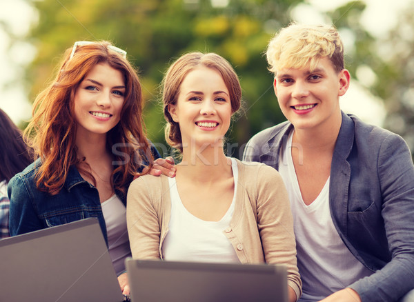 Foto stock: Estudiantes · adolescentes · portátil · computadoras · verano · Internet