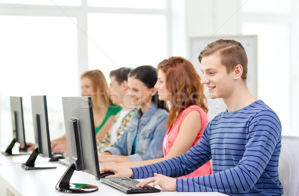 Männlich Studenten Klassenkameraden Computer Klasse Bildung Stock foto © dolgachov