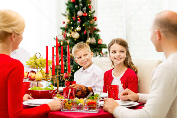 Zâmbitor familie vacanţă cină acasă concediu Imagine de stoc © dolgachov