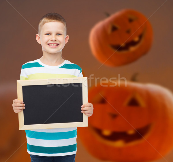 Lächelnd wenig Junge schwarzes Brett Werbung Bildung Stock foto © dolgachov