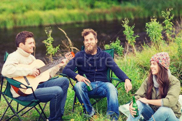Grupo turistas jogar guitarra camping aventura Foto stock © dolgachov