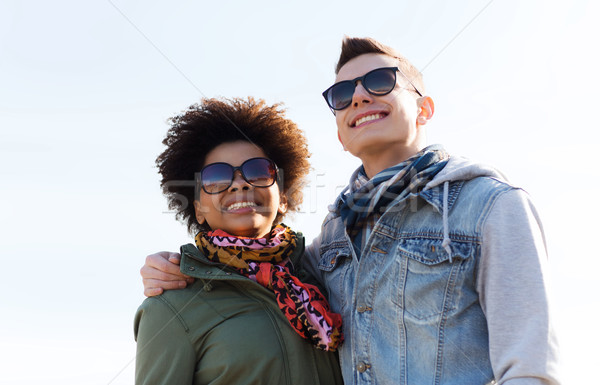 Glücklich jugendlich Freunde Freien internationalen Stock foto © dolgachov