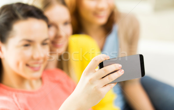 Stockfoto: Vrienden · smartphone · mensen · technologie