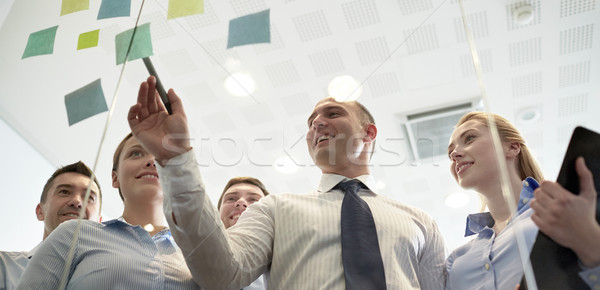 Sorridente pessoas de negócios marcador adesivos trabalho em equipe planejamento Foto stock © dolgachov
