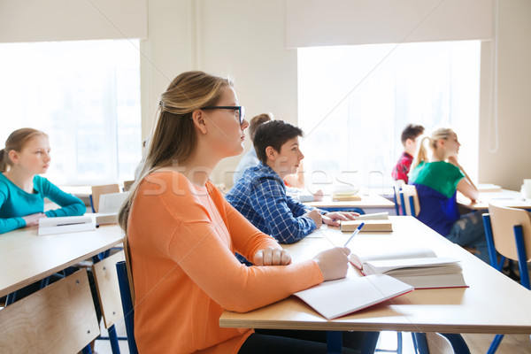 [[stock_photo]]: Groupe · élèves · livres · école · leçon · éducation