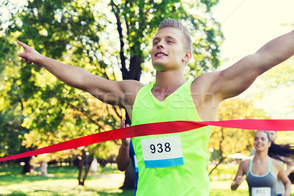 Stockfoto: Gelukkig · jonge · mannelijke · runner · winnend · race