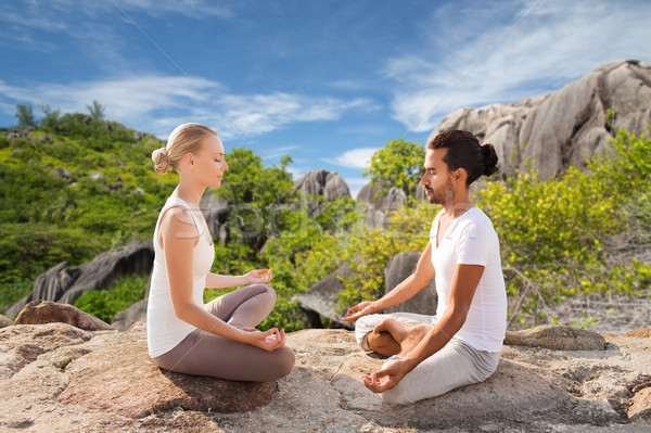 Foto stock: Feliz · Pareja · yoga · meditando · aire · libre · fitness