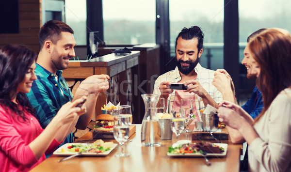 Stockfoto: Gelukkig · vrienden · foto · voedsel · restaurant