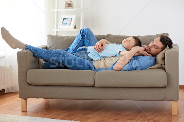 Boldog apa fia alszik kanapé otthon család Stock fotó © dolgachov