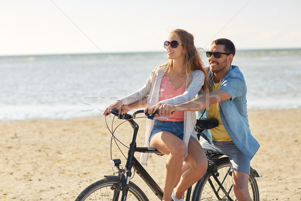 Foto d'archivio: Felice · equitazione · bicicletta · spiaggia · persone