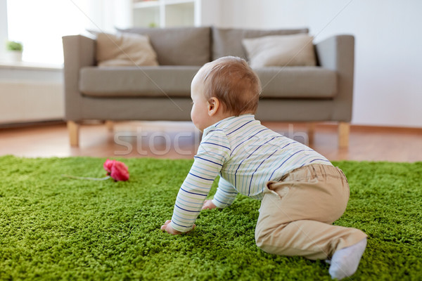 Baby jongen kruipen vloer home jeugd Stockfoto © dolgachov